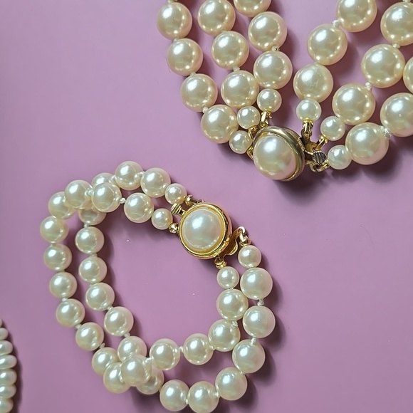Elegant 3 Rows Fuax Pearl Necklace and Bracelet Set - Picture 10 of 17